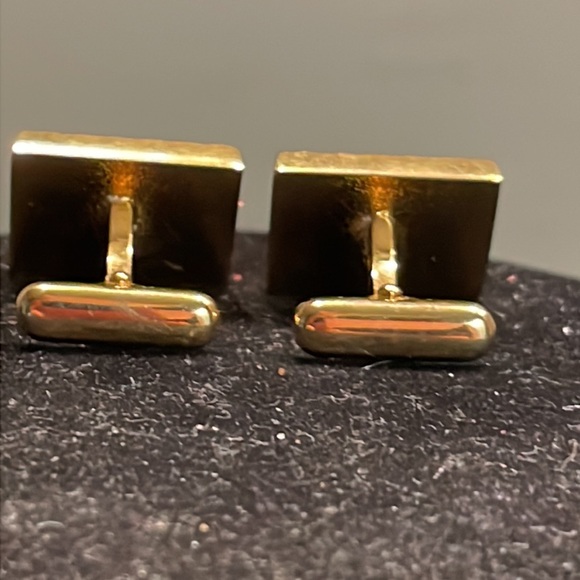Vintage-1950s--rectangular gold tone black onyx single bar toggle cuff links - Picture 10 of 15
